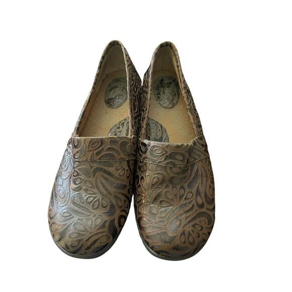B.O.C. Born Concepts Womens Brown Tooled Leather Paisley Slip-on Clogs Size 8.5 - Picture 1 of 10